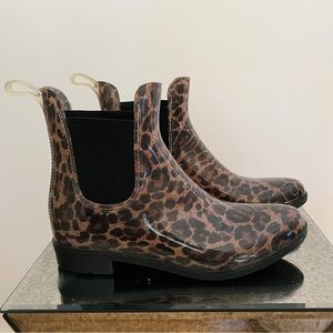 EUC Joe Fresh Chelsea style rain boots, leopard print, size 8